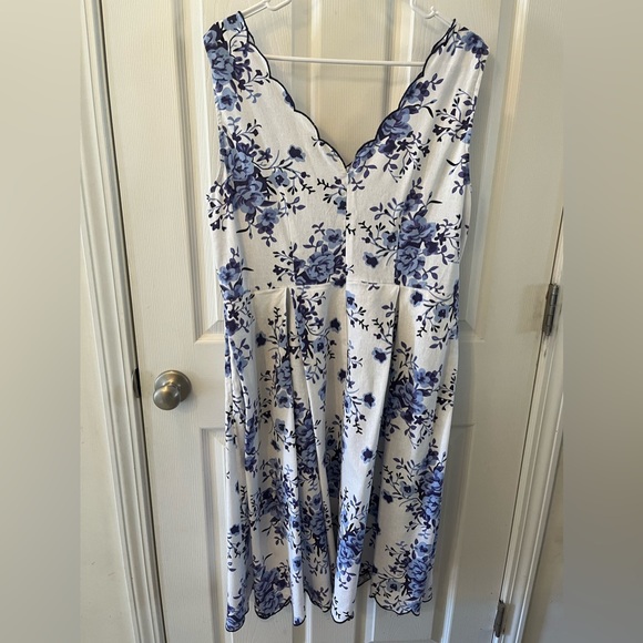 For Cynthia XL White w/Blue Floral Print Sleeveless MidAxi Dress - Picture 2 of 14